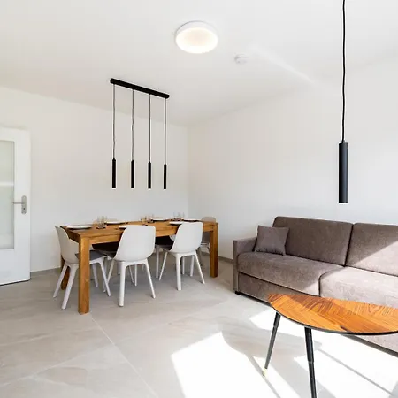 아파트 Penthouse Mit Ausblick *